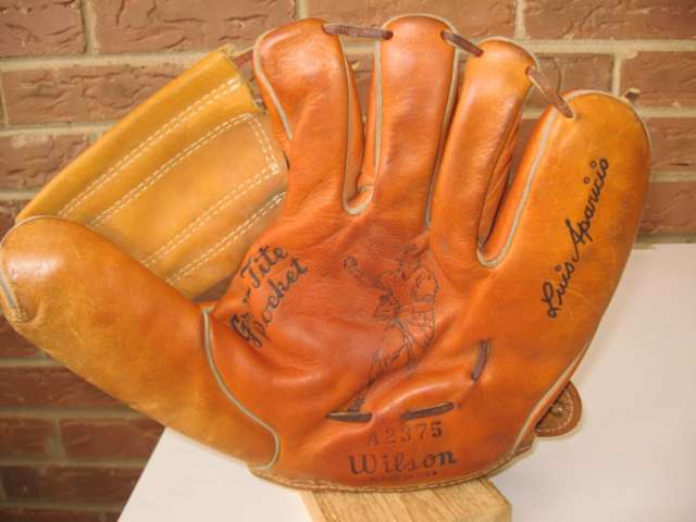 Luis Aparacio Wilson A2375 Front